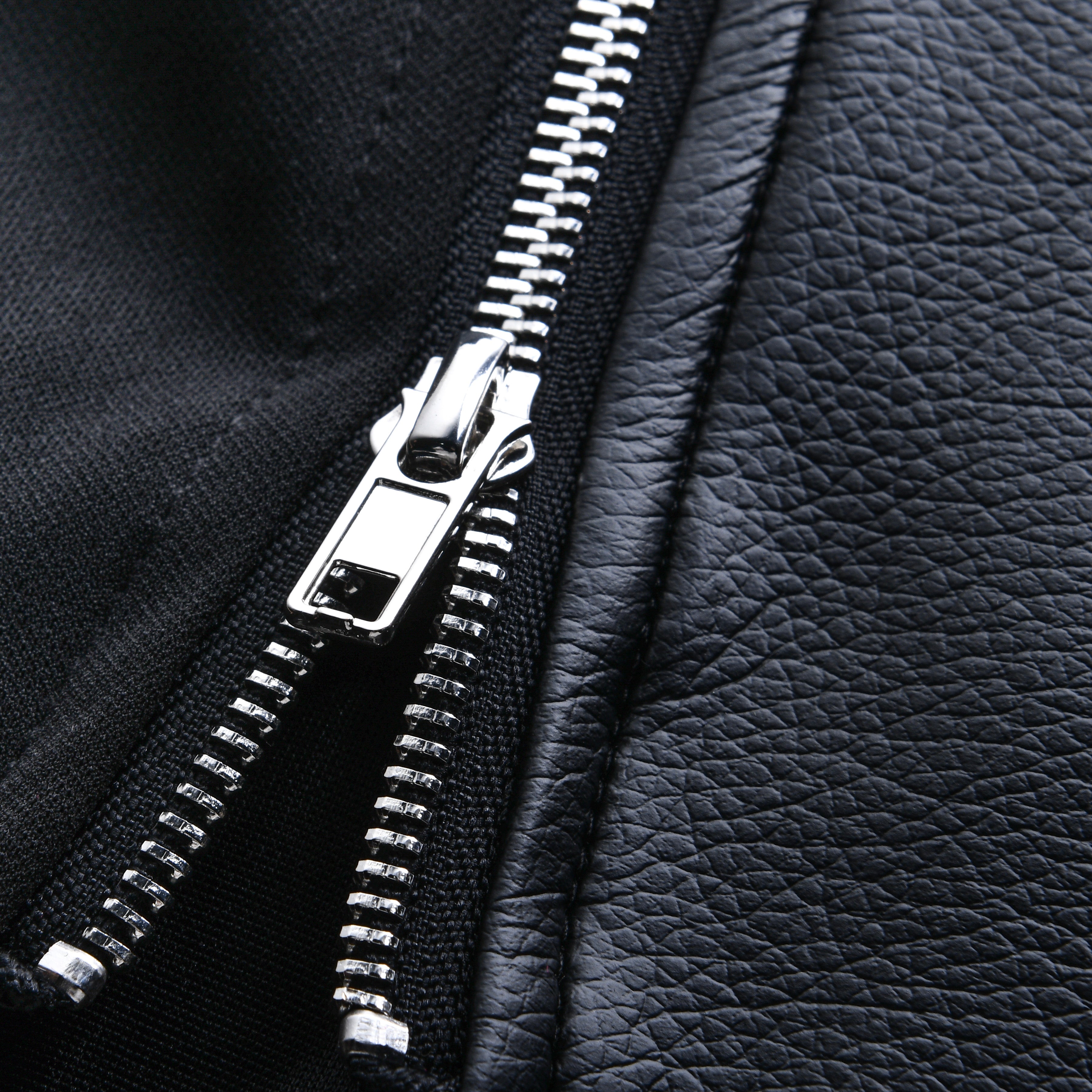 Men's Pu Leather Stitching Zip-up Round Neck Long-sleeved T-shirt（Internal T-shirt not included) 12785925U